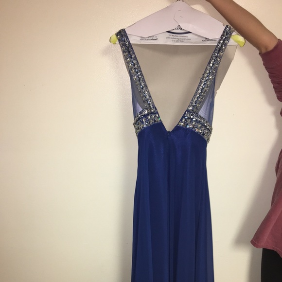 PROM DRESS - Picture 3 of 4